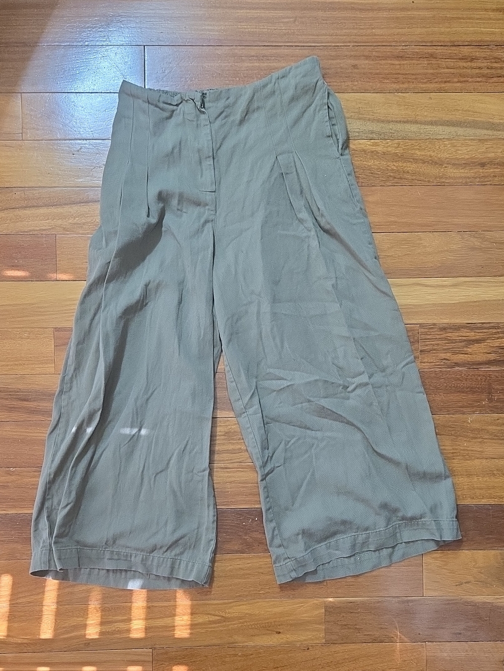 Zudio Wide-Leg Capri Pants Olive Green 30W